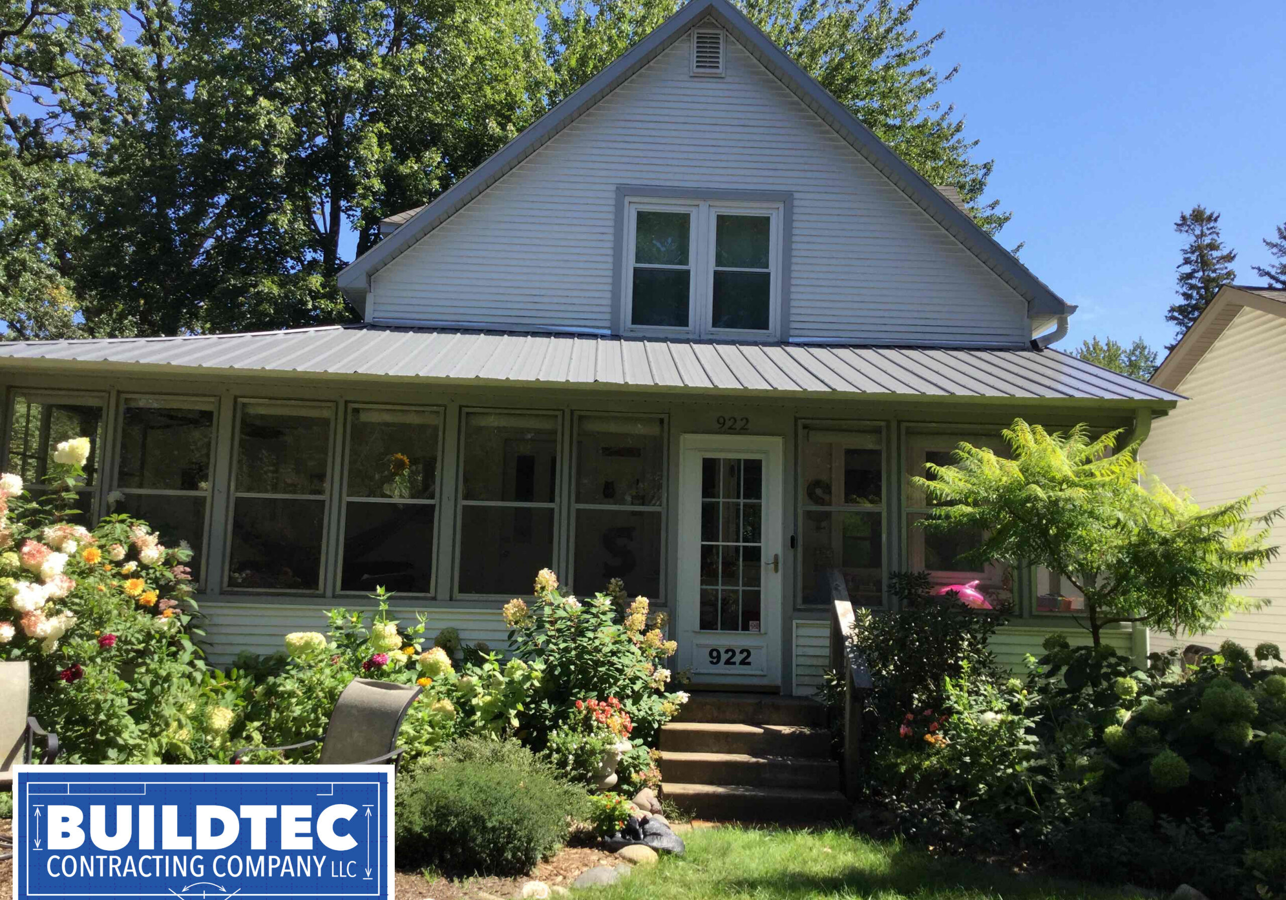 Metal and asphalt roofing in Mahtomedi, MN