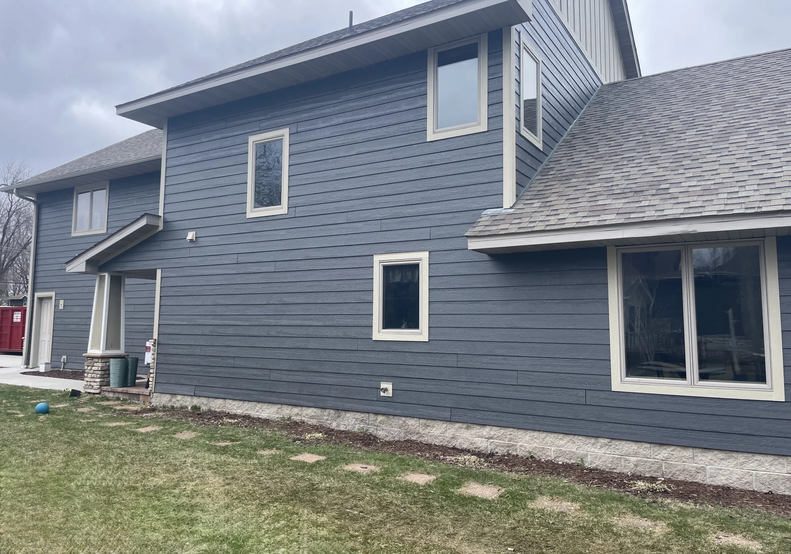 chrissiverhus-forestlake-siding