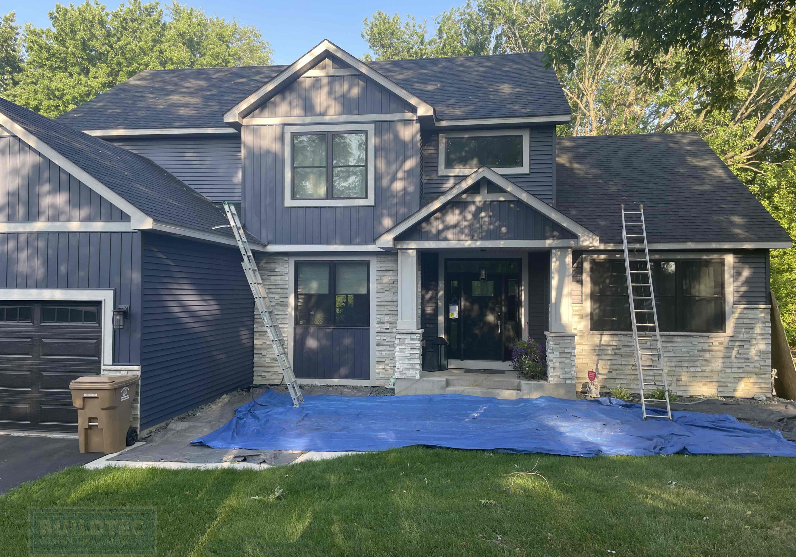 Roofing and siding in Mahtomedi, MN.
